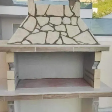 By The Sea With Pool 마카르스카