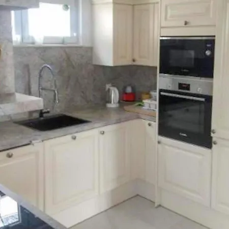 By The Sea With Pool Apartamento Makarska