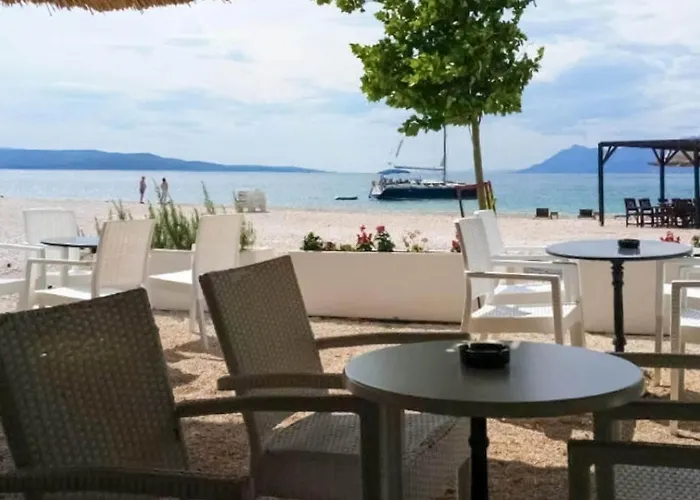 By The Sea With Pool Apartment