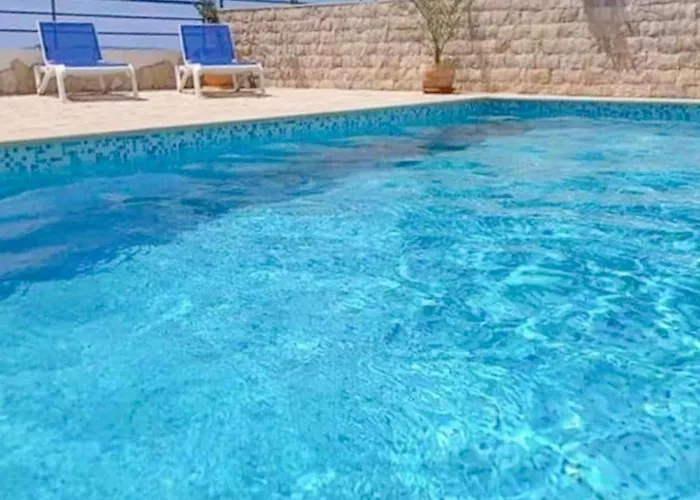 By The Sea With Pool Apartment Makarska