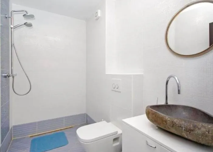 Apartment By The Sea With Pool *