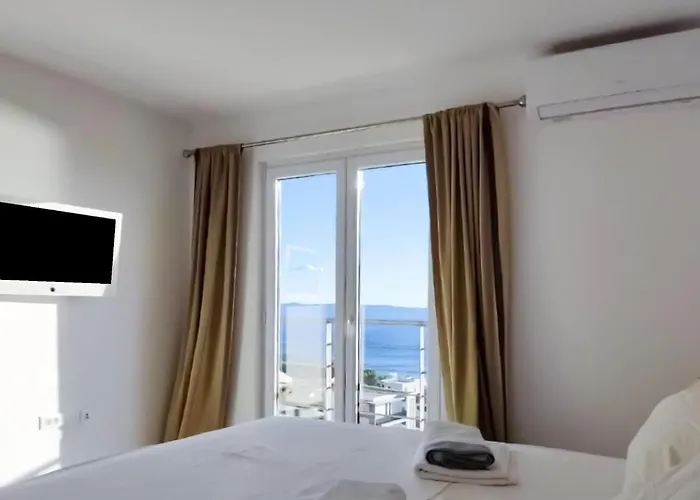 By The Sea With Pool