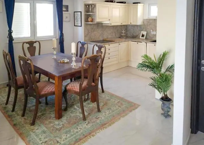 By The Sea With Pool * Makarska