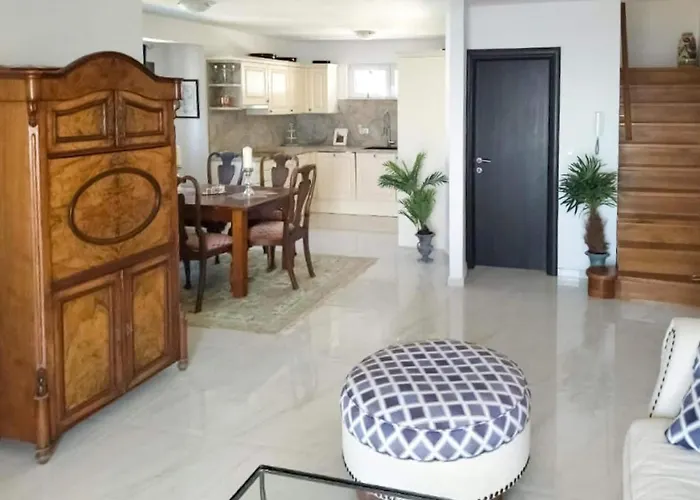 By The Sea With Pool *