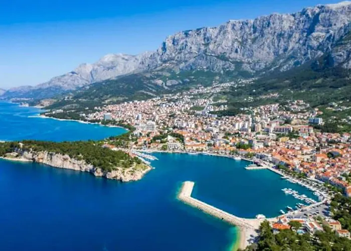 By The Sea With Pool Apartment