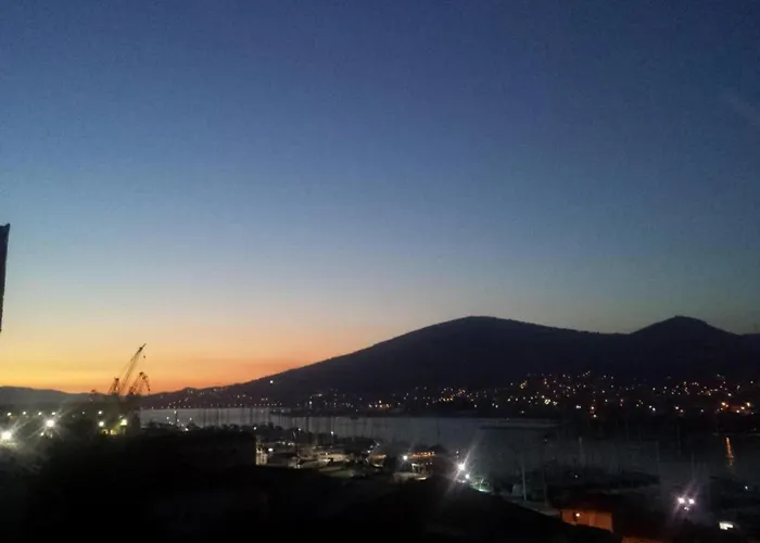 Apartment By The Sea With Pool Makarska