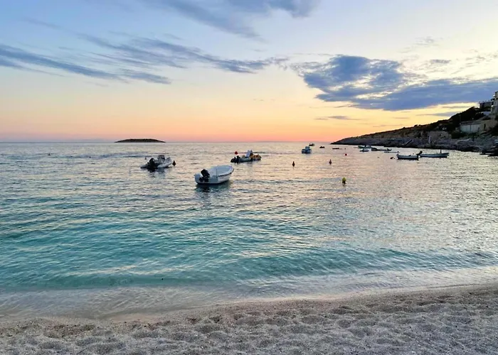 By The Sea With Pool Apartment Makarska