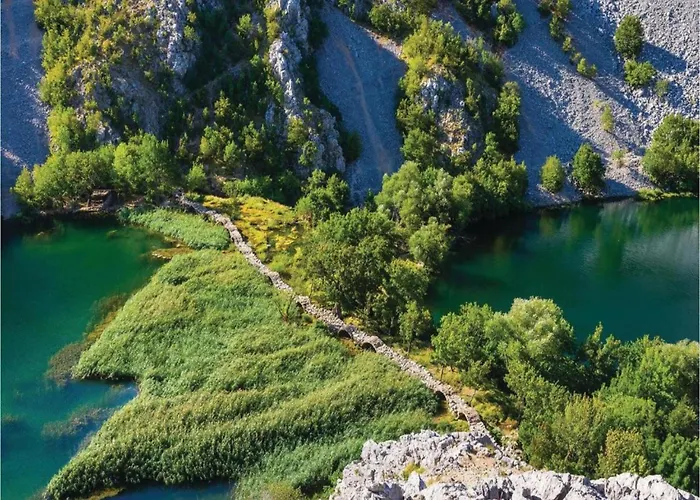 By The Sea With Pool Apartment