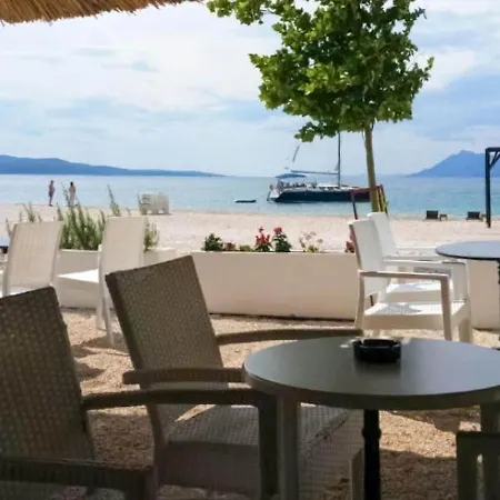 By The Sea With Pool Appartement