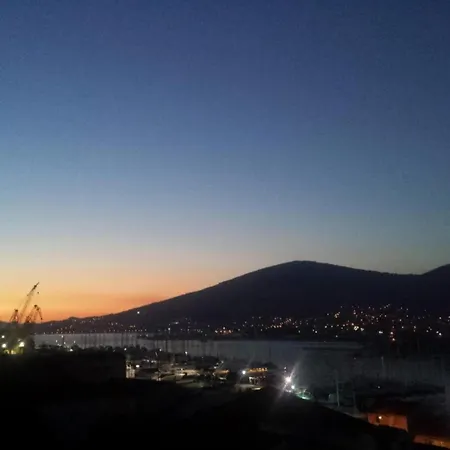 Appartement By The Sea With Pool Makarska